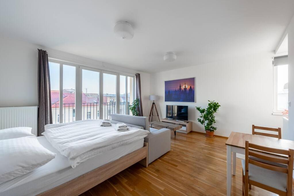 Sunny Safron Apartment 프라하 외부 사진