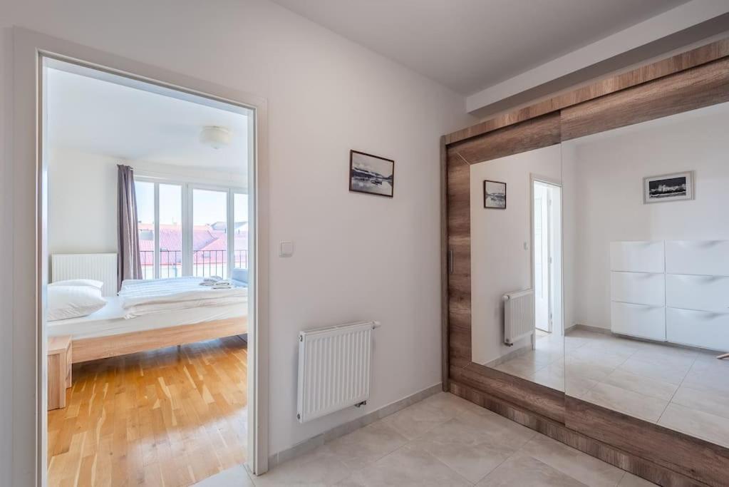Sunny Safron Apartment 프라하 외부 사진