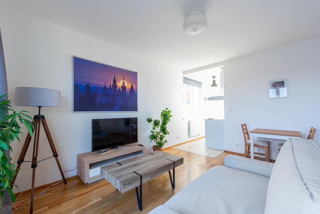 Sunny Safron Apartment 프라하 외부 사진